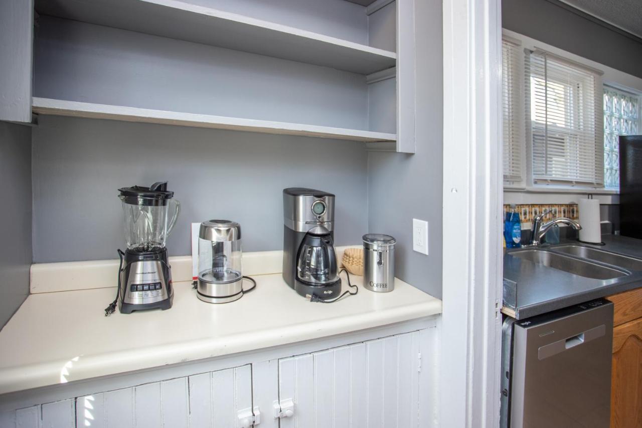 Spacious Home With In-Unit Laundry, Parking, 1Gb Wifi, & Patio Deck Rochester Buitenkant foto