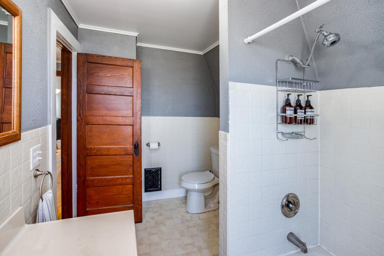 Spacious Home With In-Unit Laundry, Parking, 1Gb Wifi, & Patio Deck Rochester Buitenkant foto