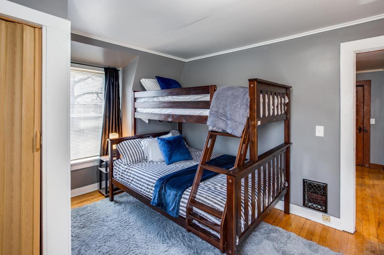 Spacious Home With In-Unit Laundry, Parking, 1Gb Wifi, & Patio Deck Rochester Buitenkant foto