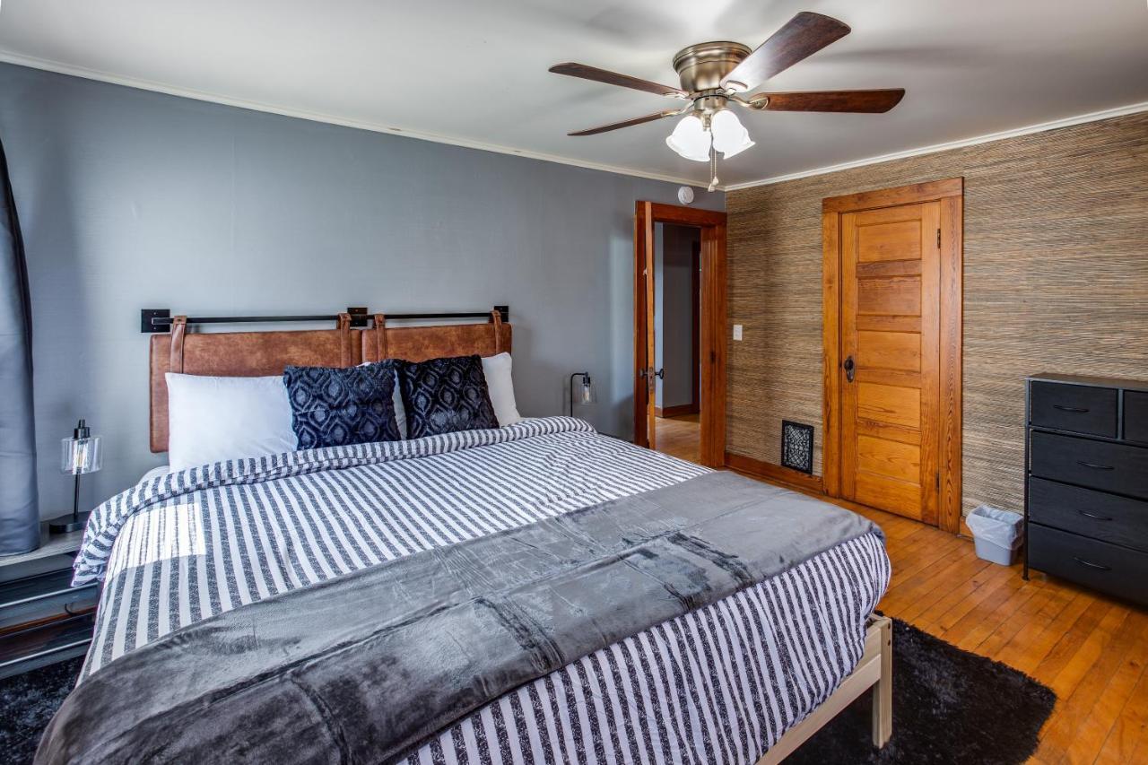 Spacious Home With In-Unit Laundry, Parking, 1Gb Wifi, & Patio Deck Rochester Buitenkant foto