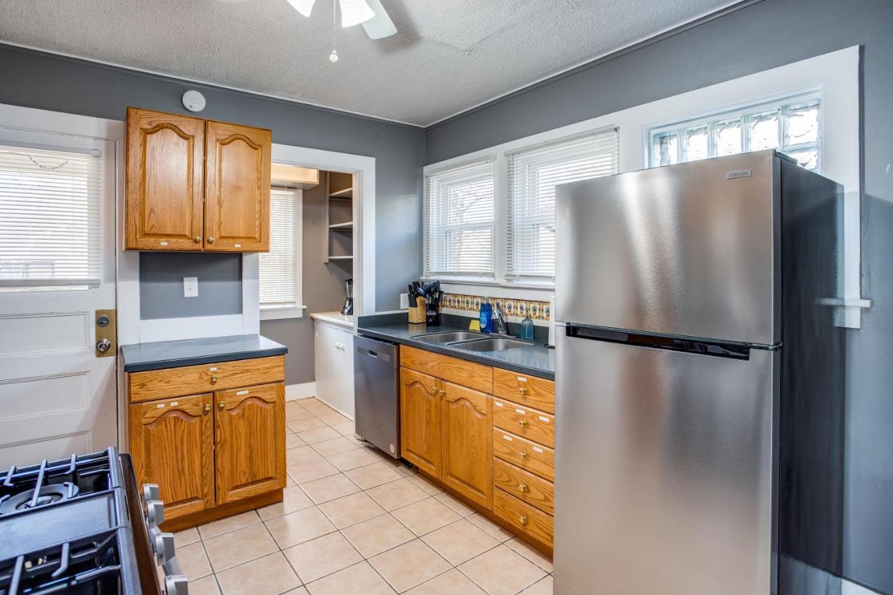 Spacious Home With In-Unit Laundry, Parking, 1Gb Wifi, & Patio Deck Rochester Buitenkant foto